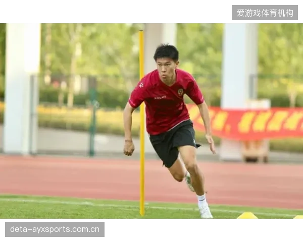 李刚仁将扮演中场进攻核心，他的精准传球是激活两翼速度的关键。